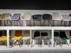 Restaurante a gambe metalliche con sedia da pranzo imbottita