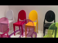 Bella sedia fantasma rosa con le braccia