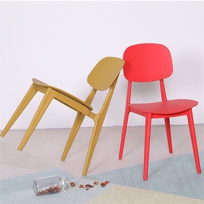 comprare Moderno design semplice impilabile PP Plastic Cafe Sedie da pranzo all'aperto in colori personalizzati per posti a sedere all'aperto fabbricazione online