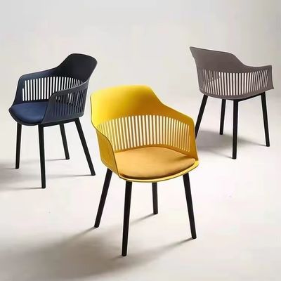 comprare Sedie da pranzo in plastica gialla europea Sedie da pranzo in plastica nera fabbricazione online