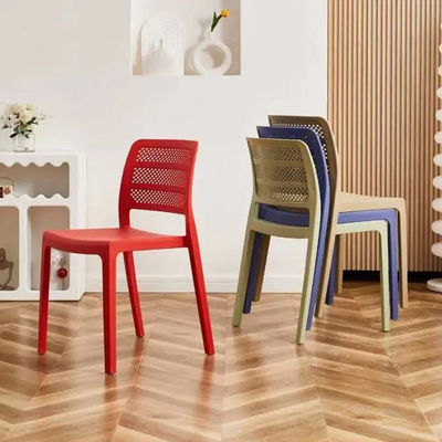 comprare Sedile da pranzo specifico Stabellabile in stile semplice Sedile in plastica in PP Colori OEM 55*46*45*86cm per sala da pranzo fabbricazione online