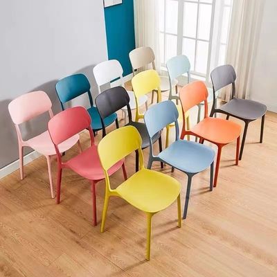 Alberghieri Dining Arredamento Sedie impilabili Colori personalizzati Design nordico per sala da pranzo moderna