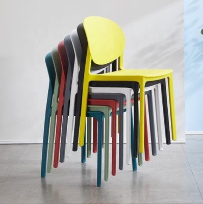 Sedie da pranzo compilabili per ristoranti moderni in stile nordico con design minimalista