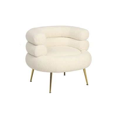 Semplice divano a pelo d'agnello con gambe in acciaio inossidabile perfetto aggiunta ai mobili moderni di lusso e leggero salotto